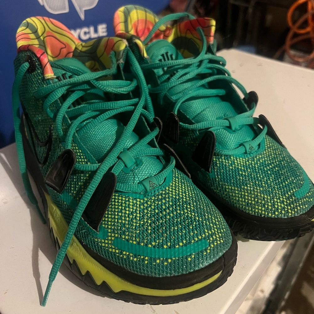 Nike Kids Vibrant Teal and Black Sneakers